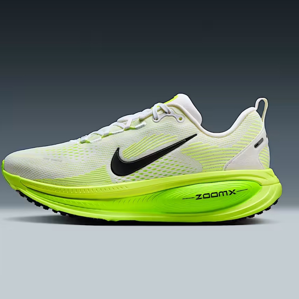 Nike Vomero 18 Running Sneakers
